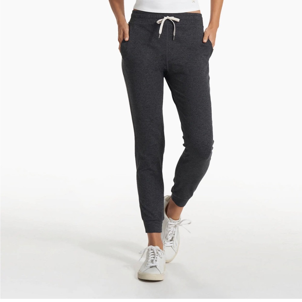 - Vuori Performance Jogger